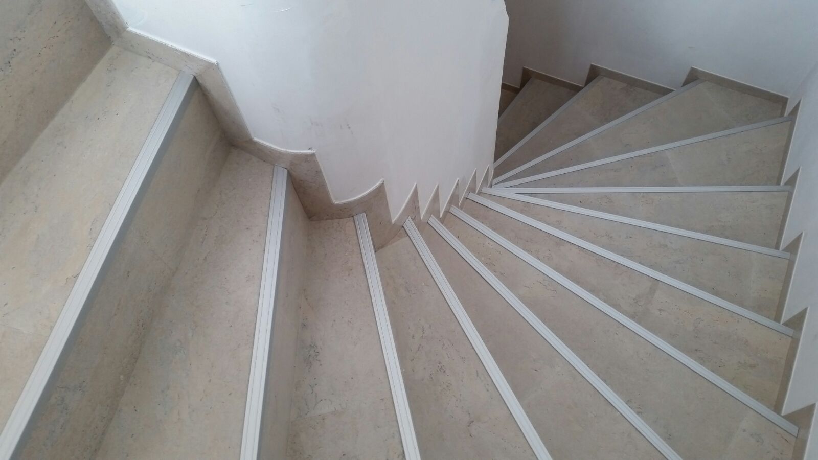 Treppen: Verlegebeispiel von Naturboden